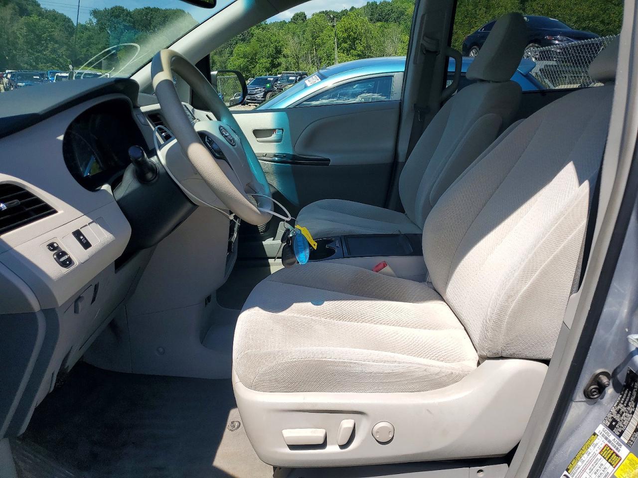 2014 Toyota Sienna Le - Фото 7