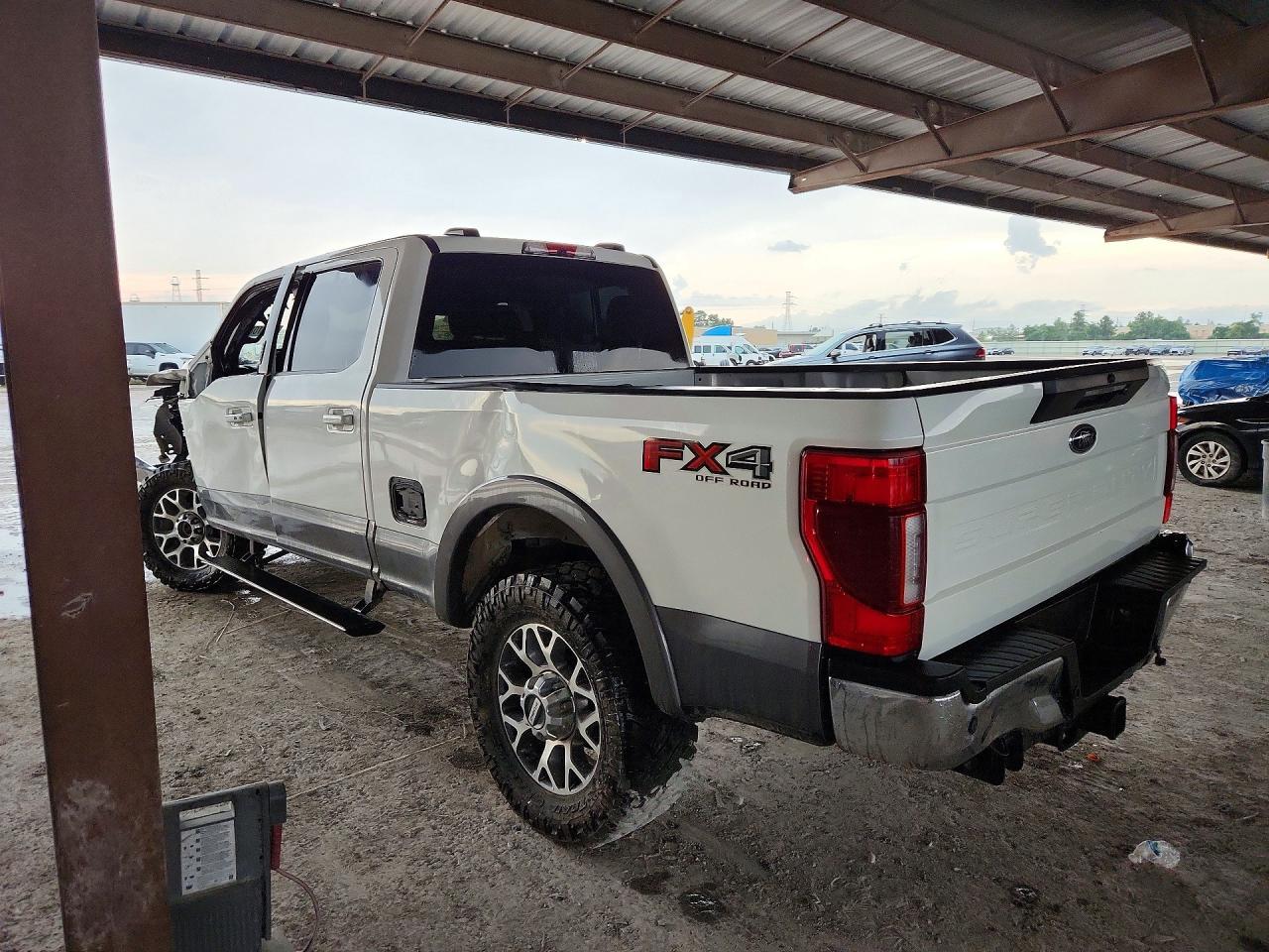 2022 Ford F250 Super Duty - Image 2