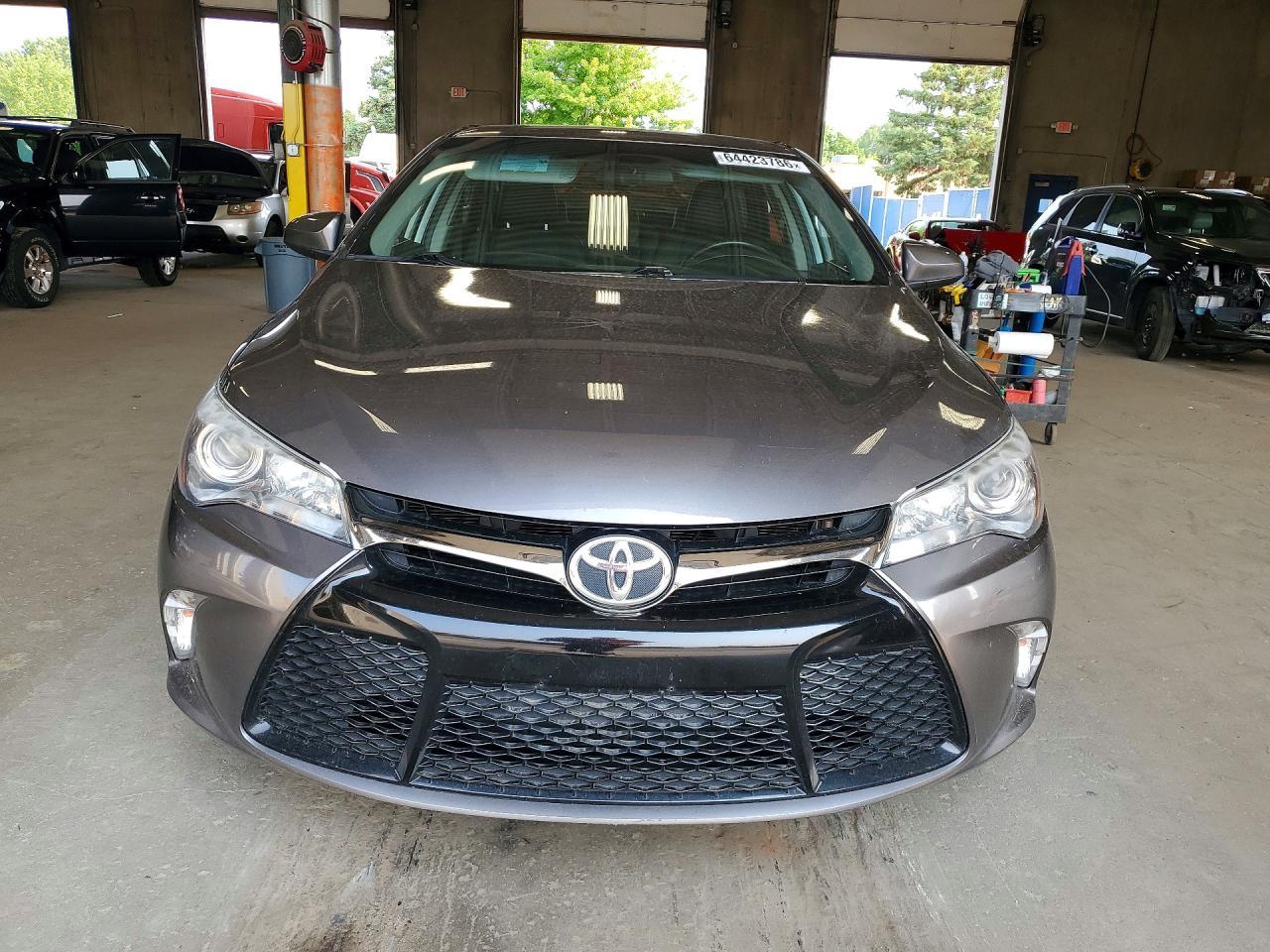 2017 Toyota Camry Se - Фото 5