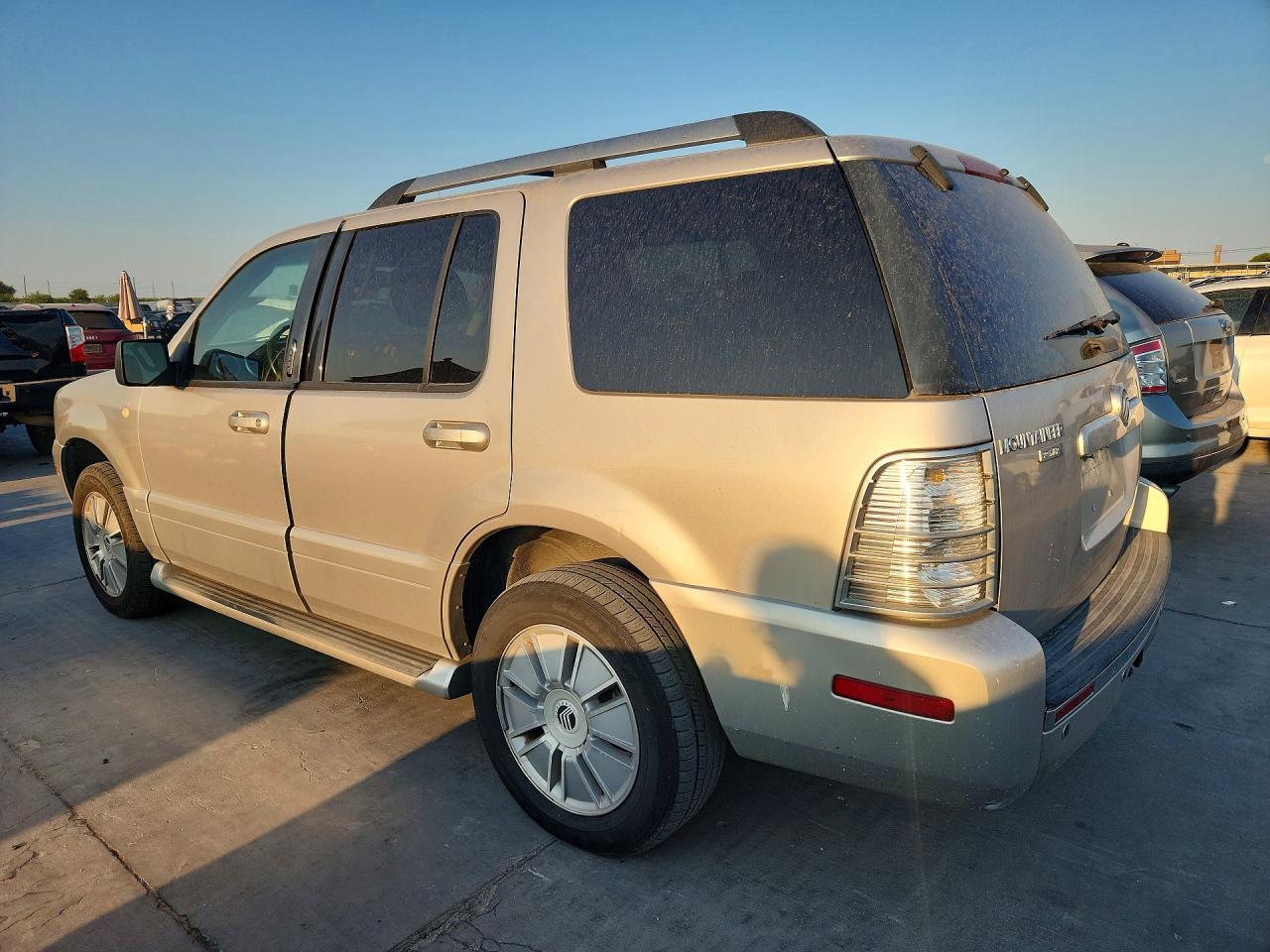 2006 Mercury Mountaineer Premier - Image 2