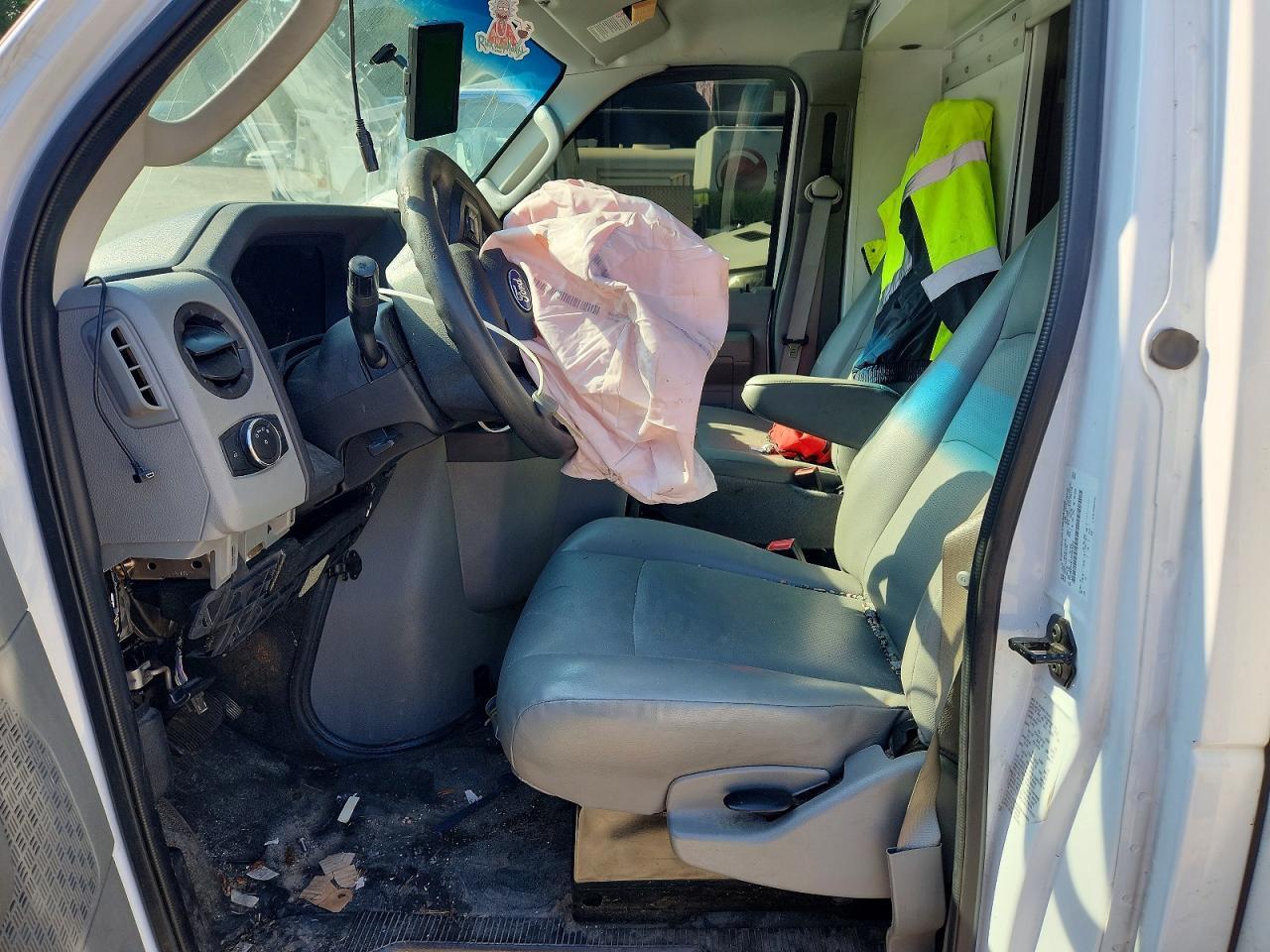 2023 Ford Econoline E350 Super Duty Cutaway Van - Фото 7