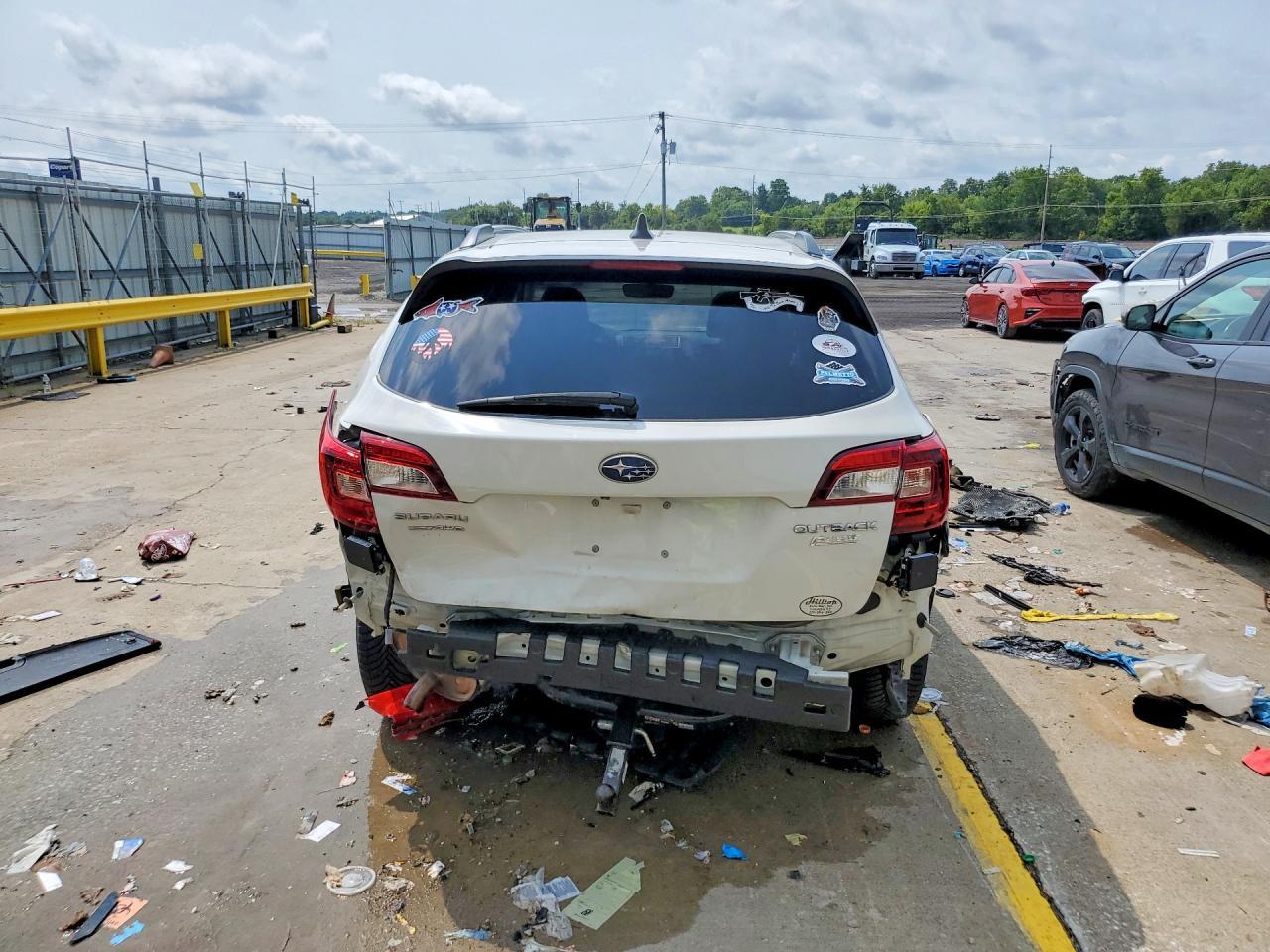 2017 Subaru Outback Touring - Image 6