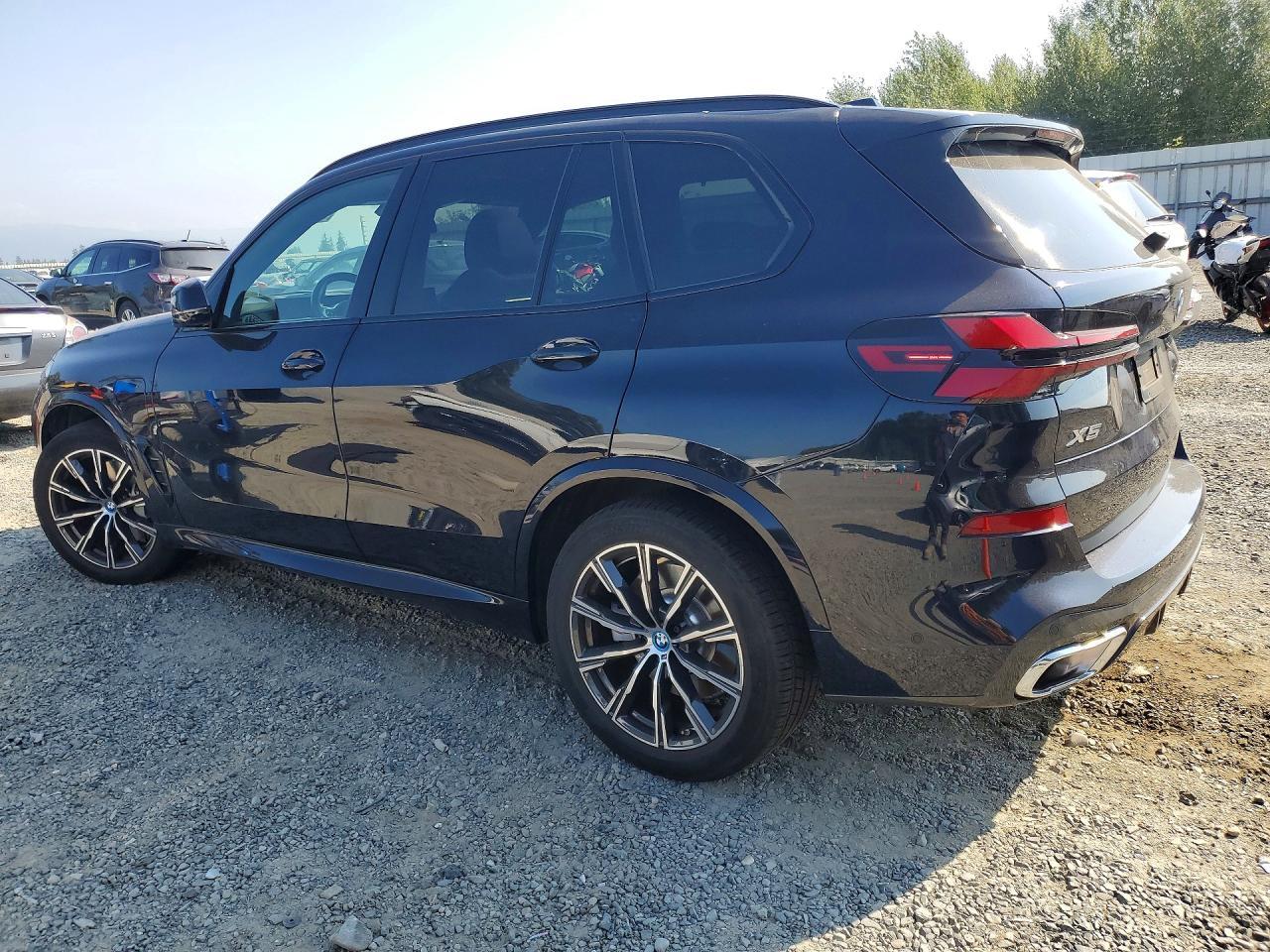 2025 BMW X5 xDrive50E - Фото 2