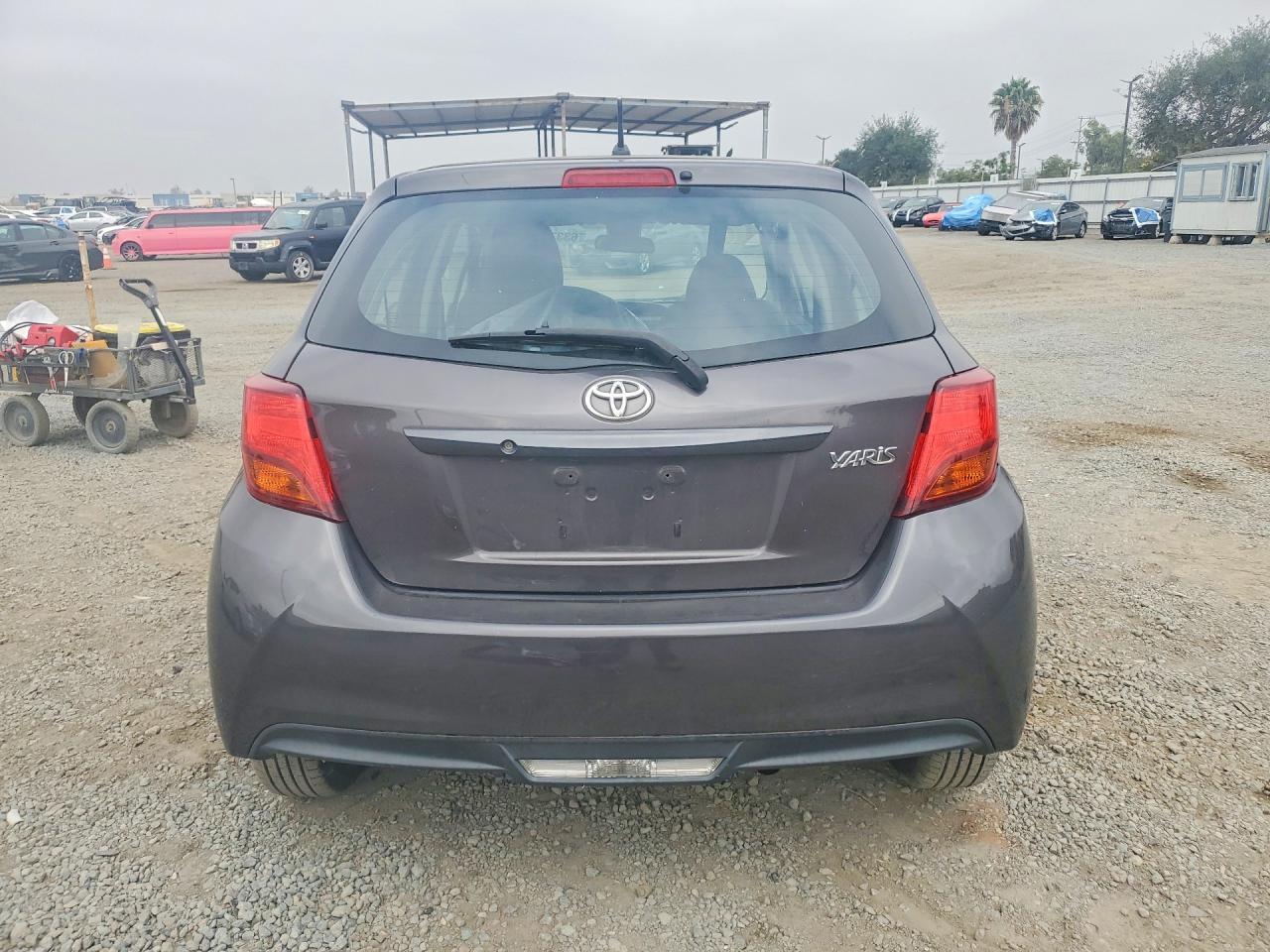 2017 Toyota Yaris 5-Door L Fleet - Фото 6