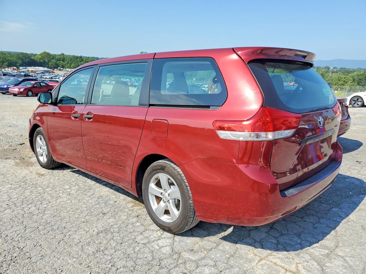 2013 Toyota Sienna L 7-Passenger - Image 2