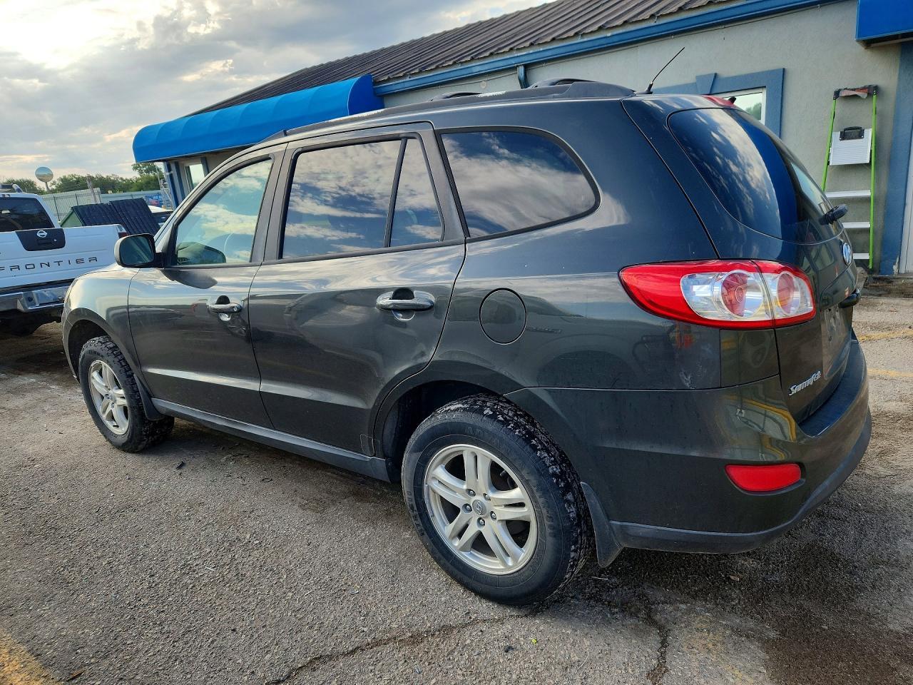 2012 Hyundai Santa Fe Gls - Image 2