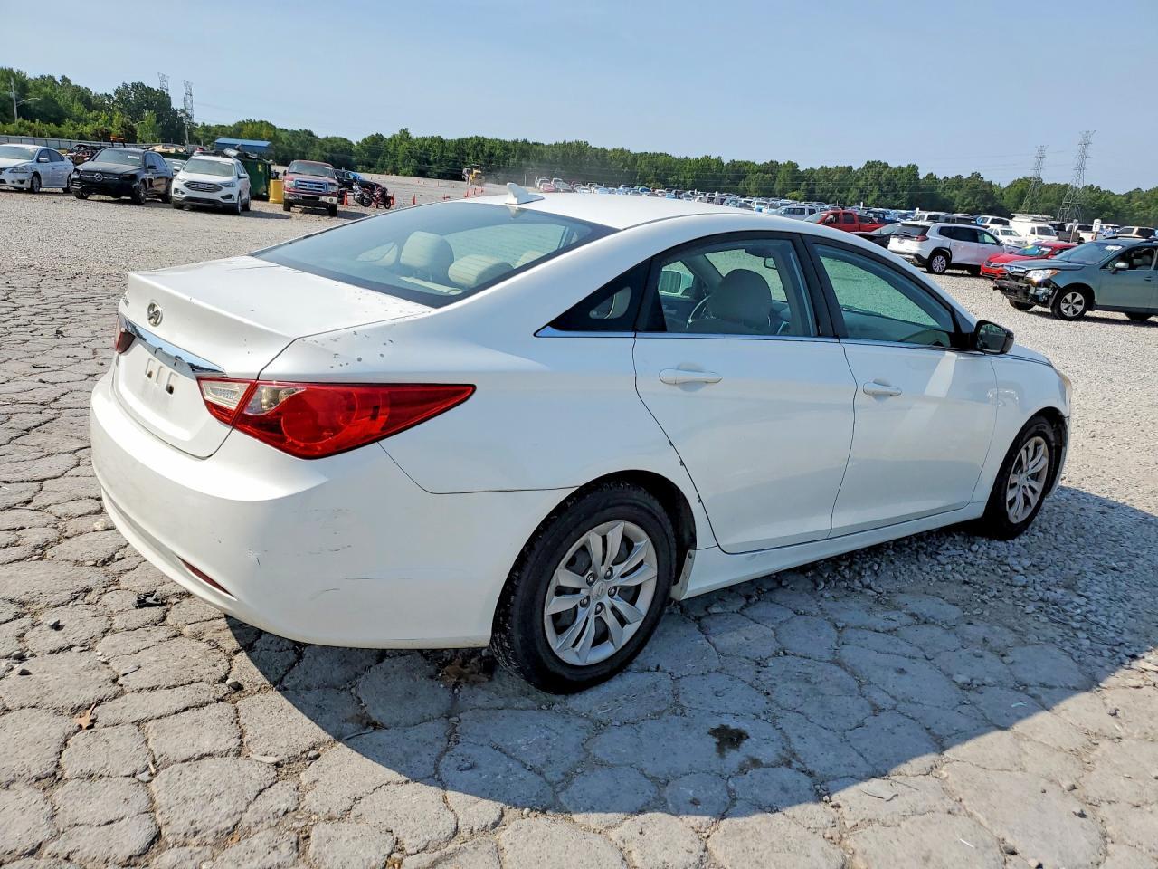 2011 Hyundai Sonata Gls - Image 3