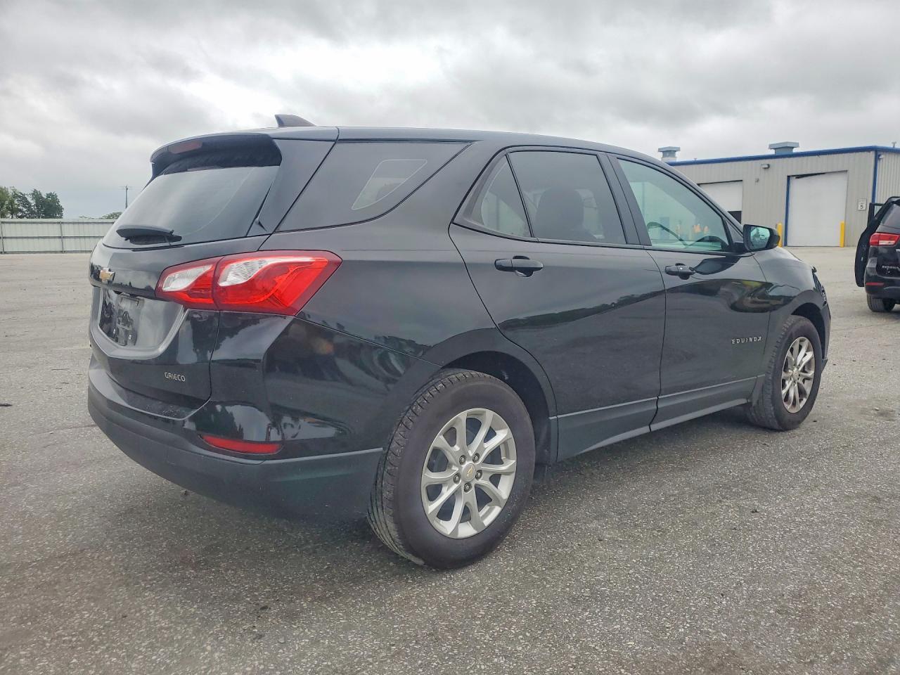 2021 Chevrolet Equinox Ls - Image 3