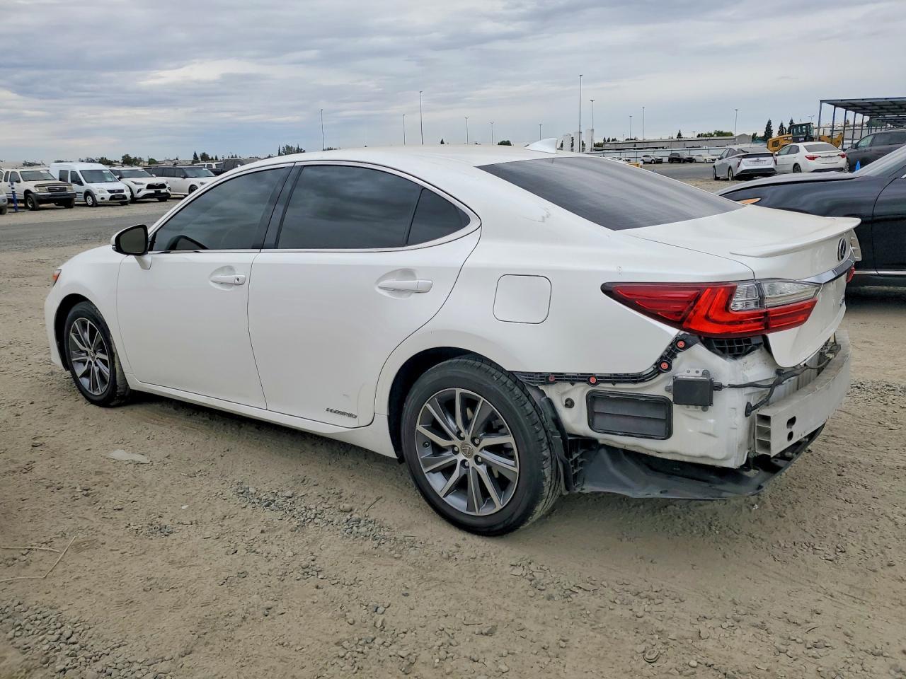 2016 Lexus Es 300H - Image 2
