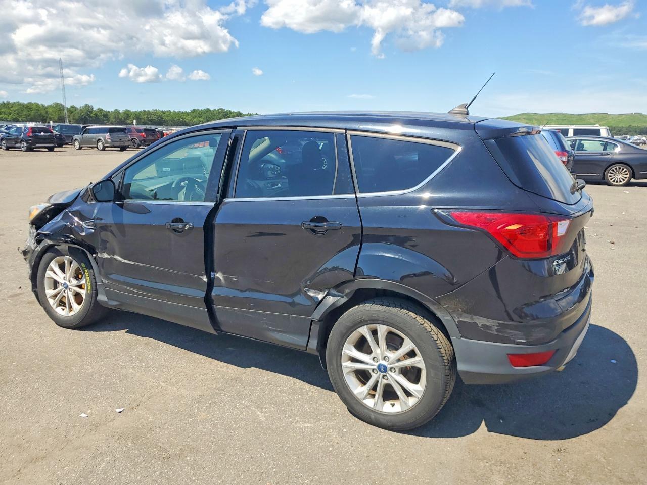 2019 Ford Escape Se - Фото 2