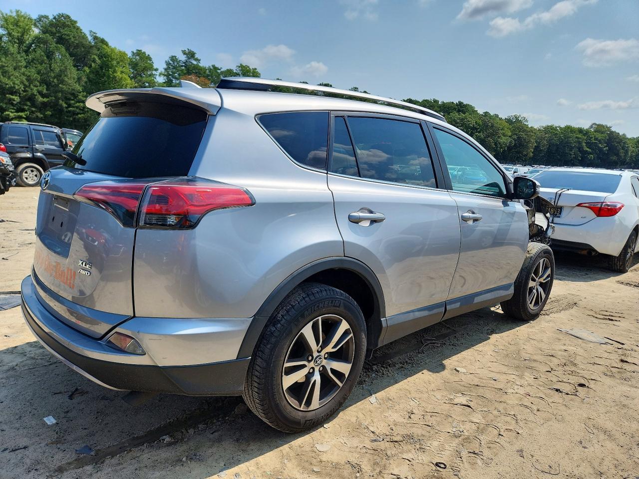 2017 Toyota Rav4 Xle - Image 3