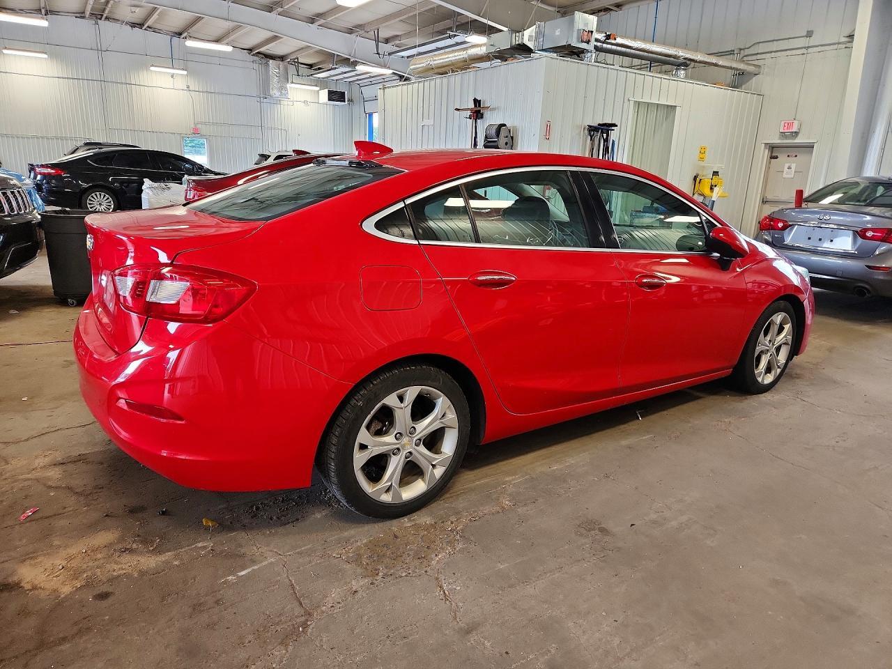 2017 Chevrolet Cruze Premier - Фото 3