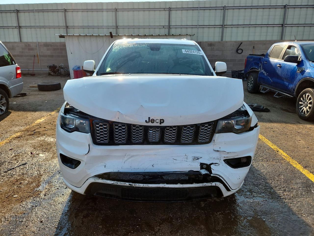 2017 Jeep Grand Cherokee Laredo - Image 5