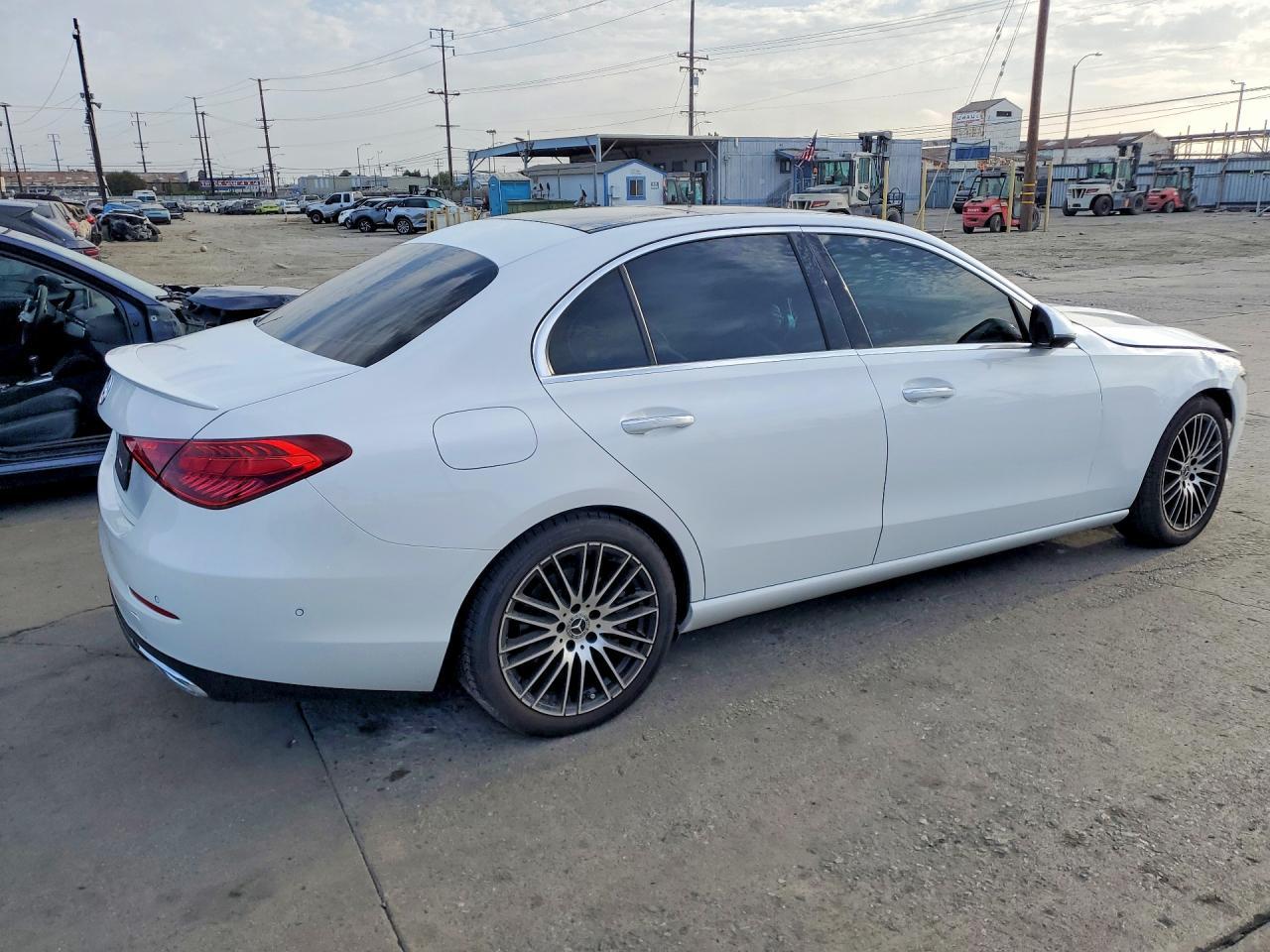 2023 Mercedes-Benz C 300 - Фото 3