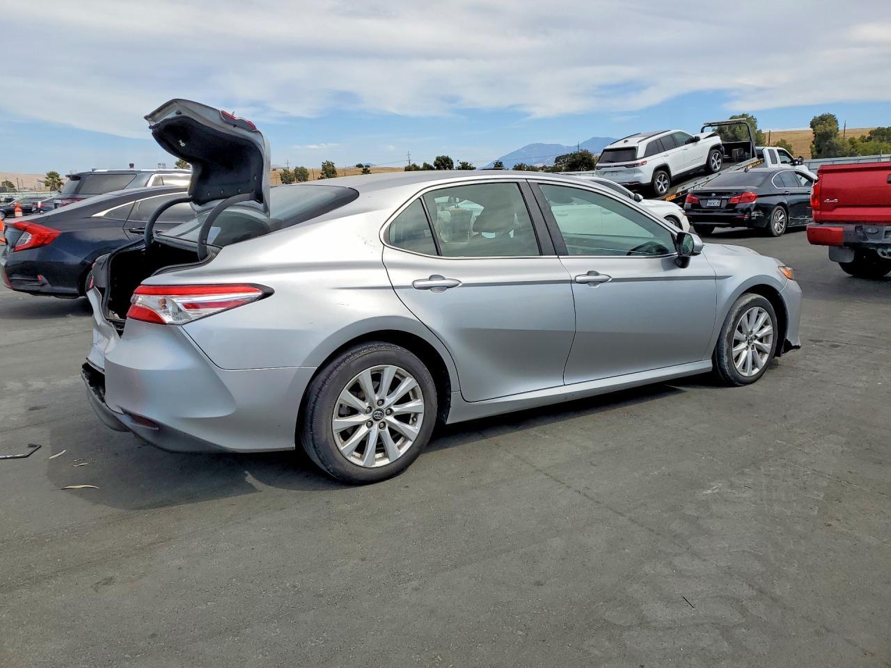 2018 Toyota Camry Le - Image 3