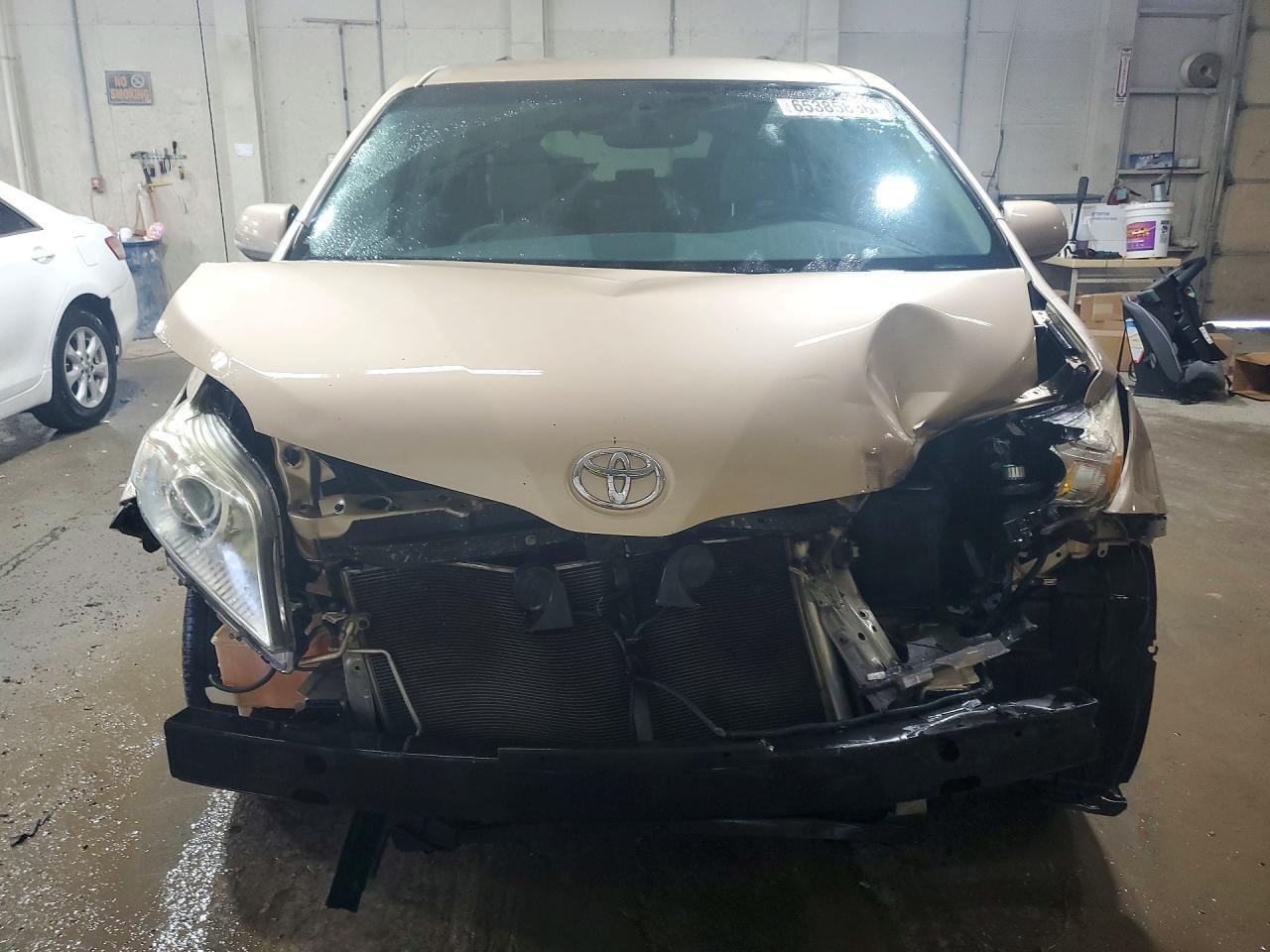 2013 Toyota Sienna Le - Image 5
