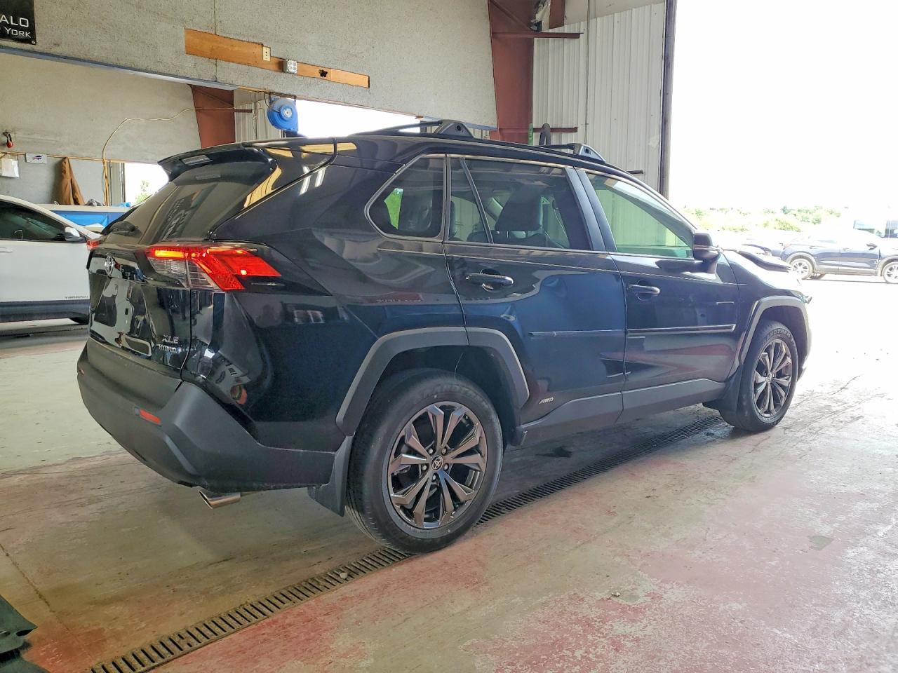 2022 Toyota Rav4 Xle Premium - Image 3