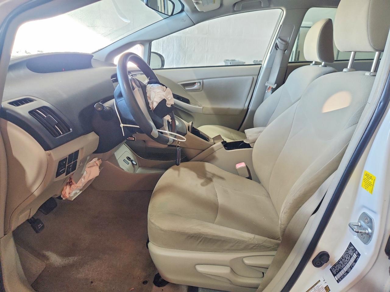 2011 Toyota Prius Two - Фото 7