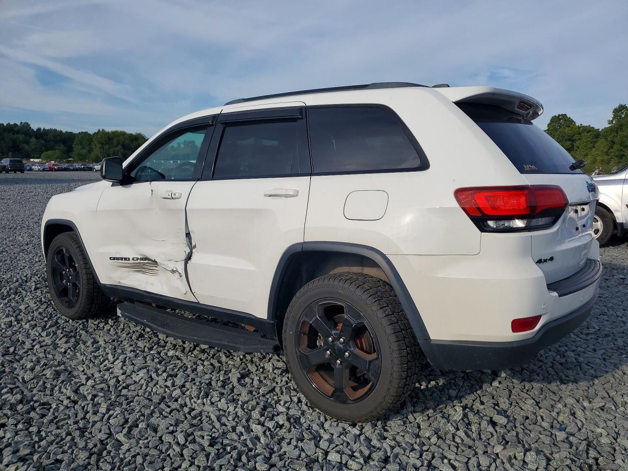 2019 Jeep Grand Cherokee Laredo - Image 2