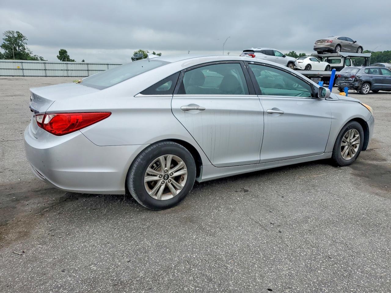 2012 Hyundai Sonata Gls - Image 3