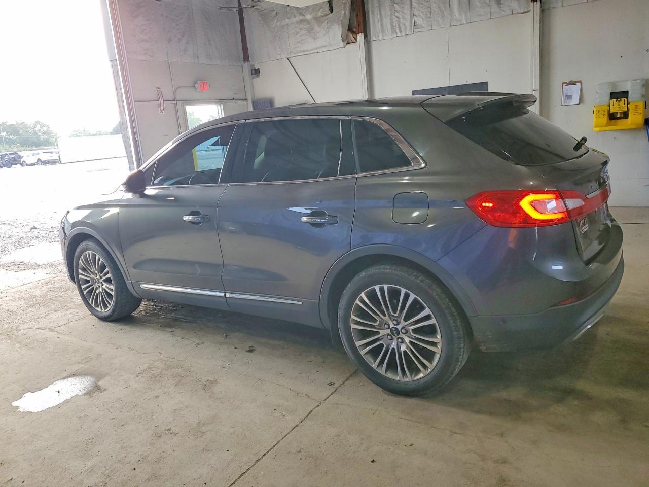 2017 Lincoln Mkx Reserve - Image 2