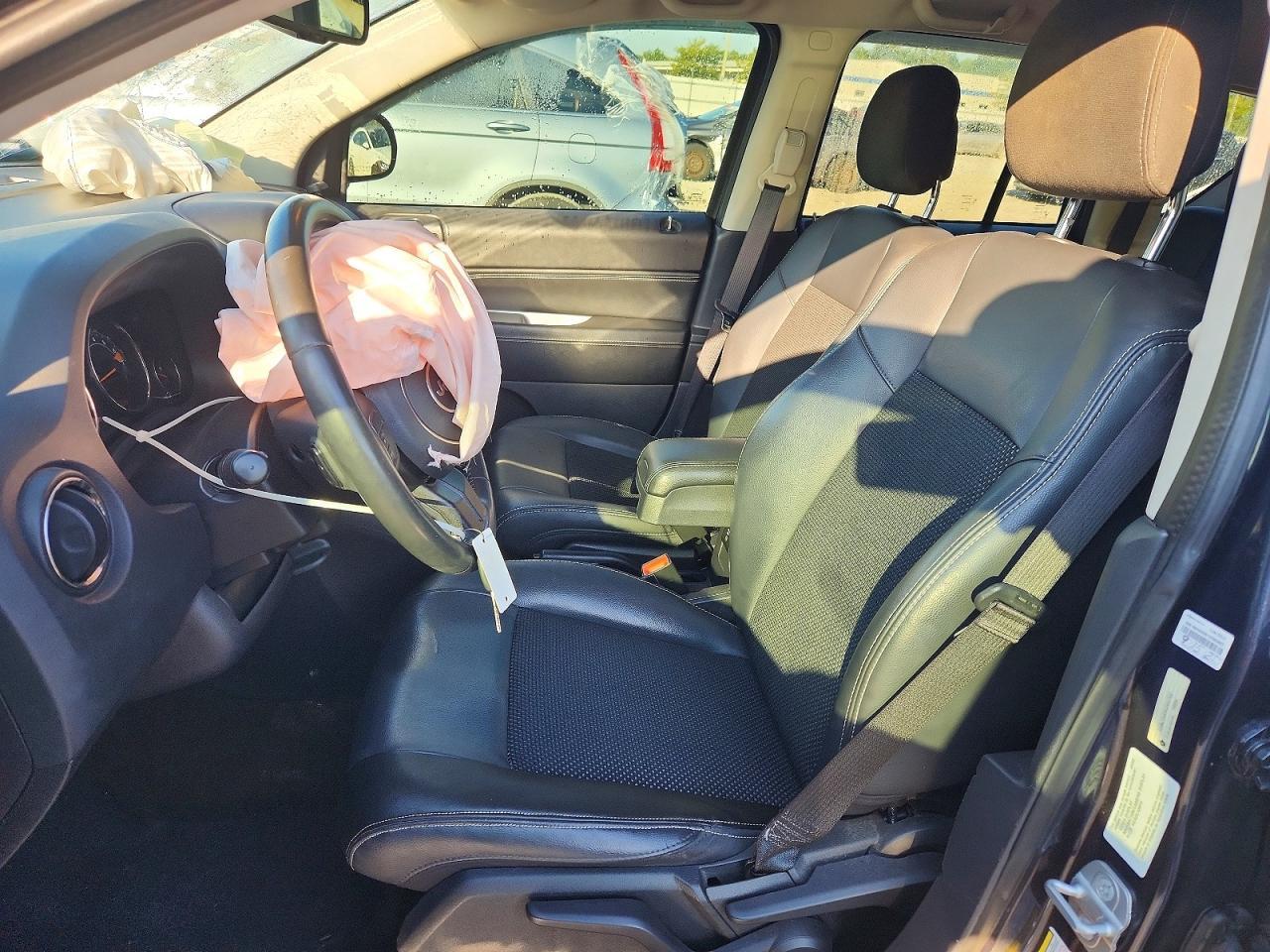 2014 Jeep Compass Latitude - Image 7