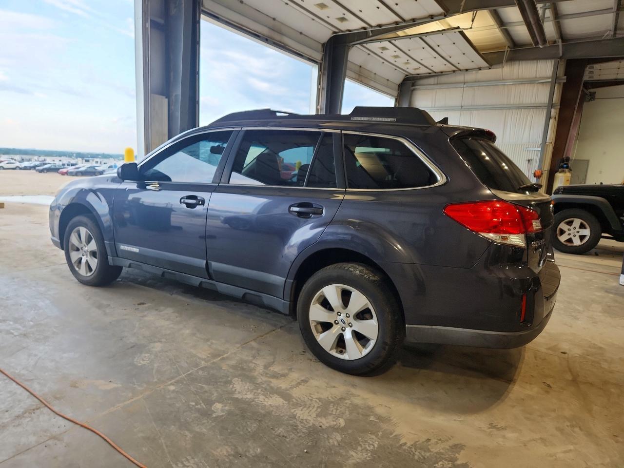2012 Subaru Outback 3.6R Limited - Фото 2