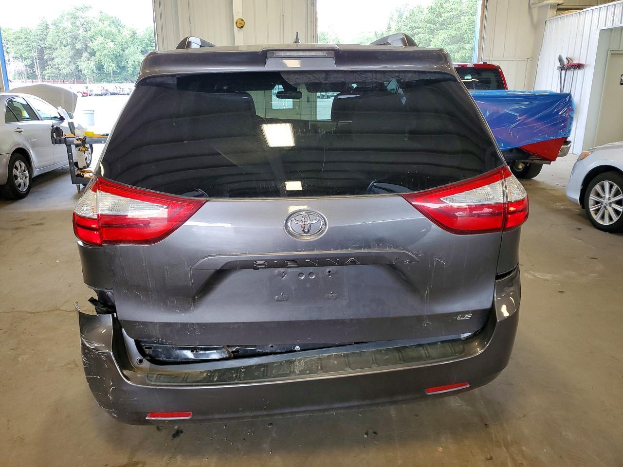 2019 Toyota Sienna Le - Image 6