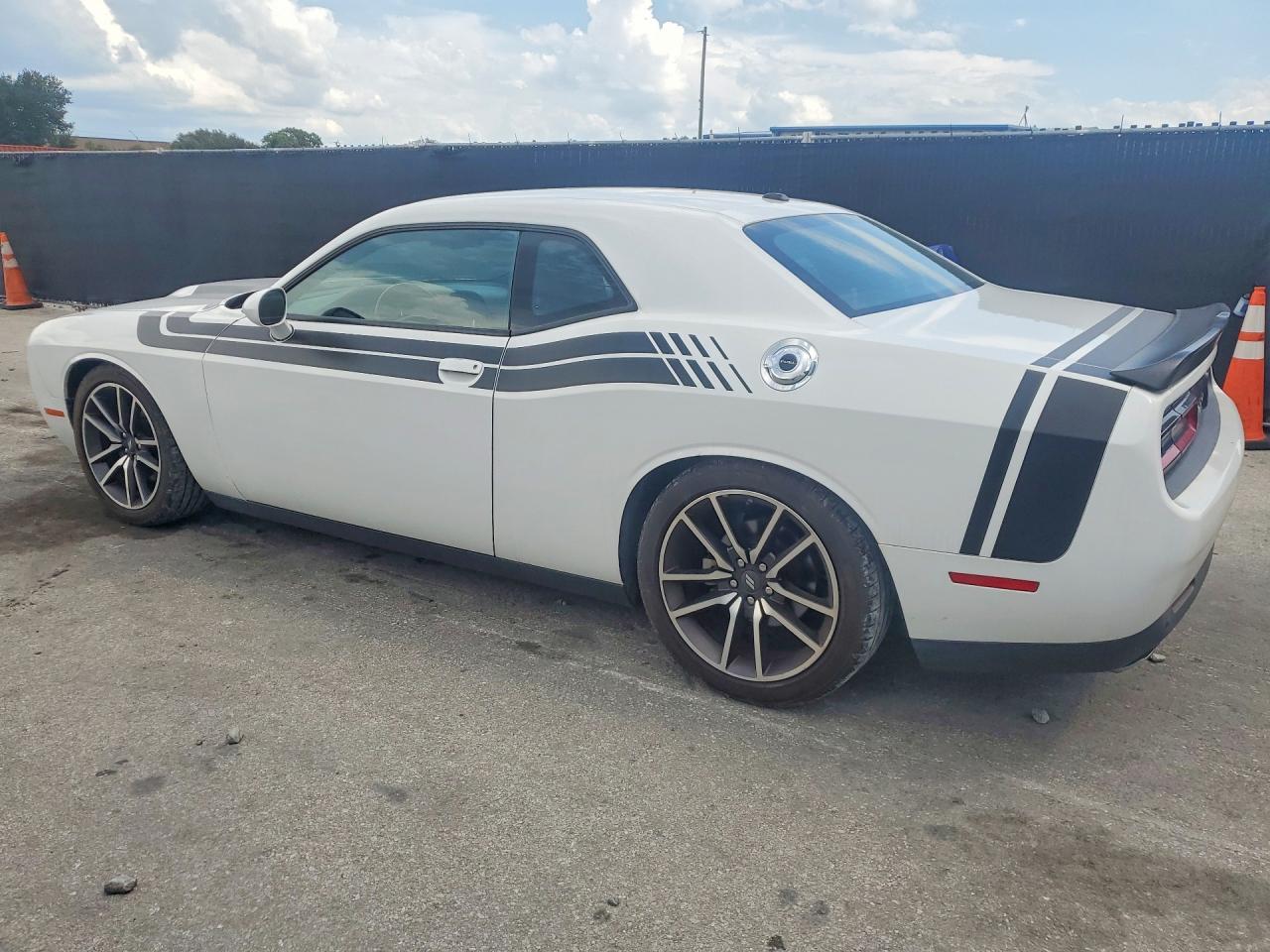 2023 Dodge Challenger R/T - Фото 2