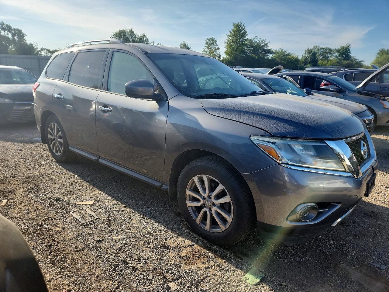 2016 Nissan Pathfinder S - Image 4