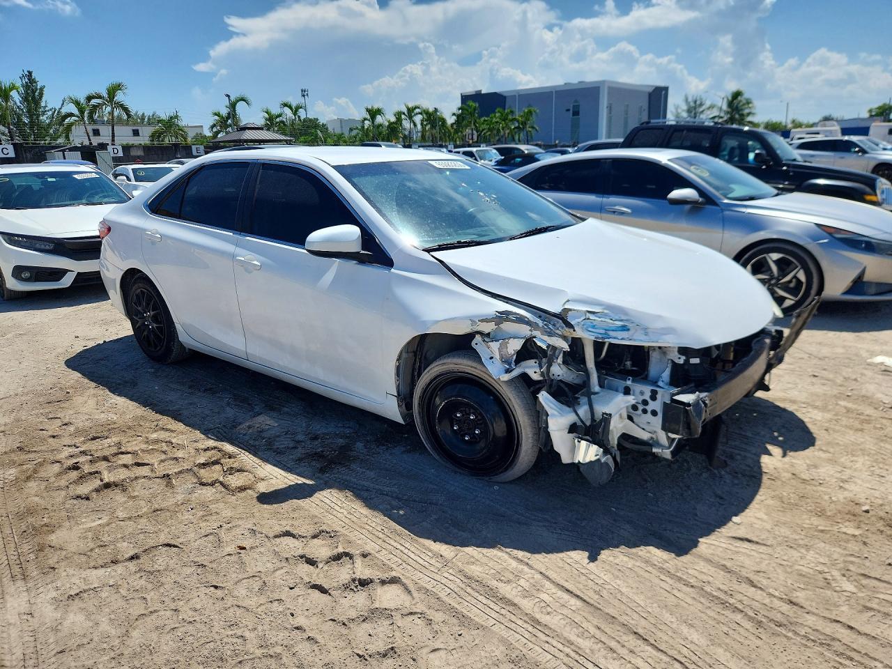 2015 Toyota Camry Le - Фото 4