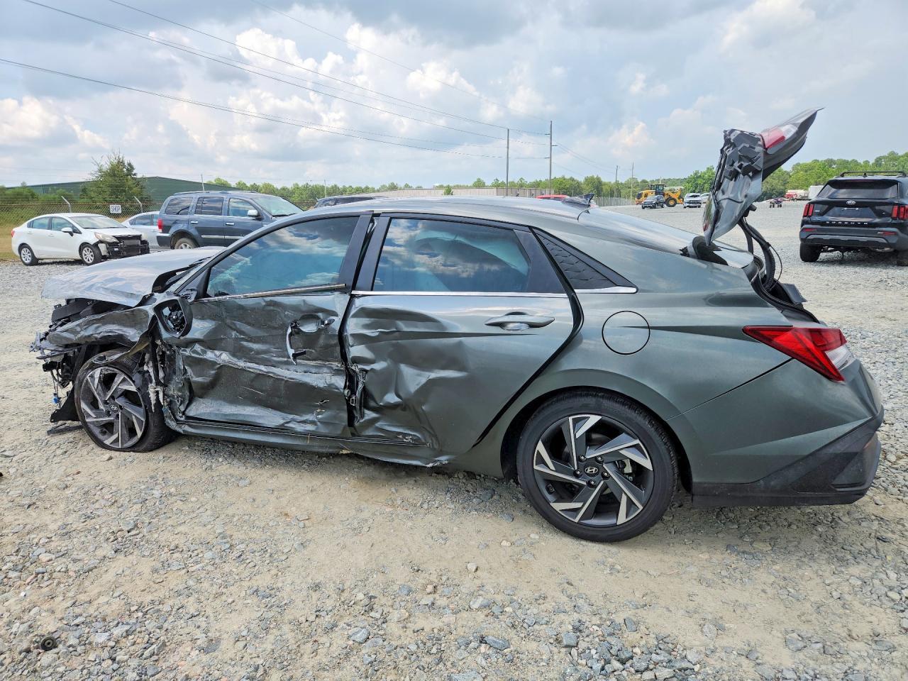 2025 Hyundai Elantra Limited - Фото 2