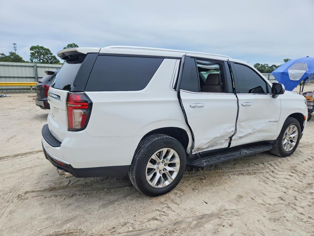 2022 Chevrolet Tahoe C1500 Premier - Фото 3