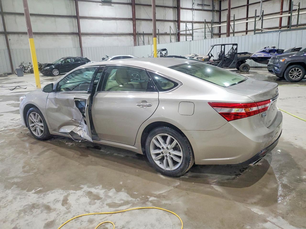 2013 Toyota Avalon Xle Premium - Image 2