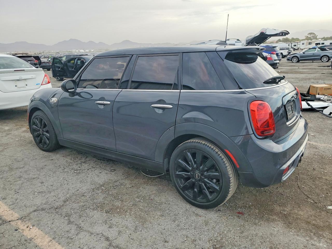 2019 Mini Cooper S - Image 2