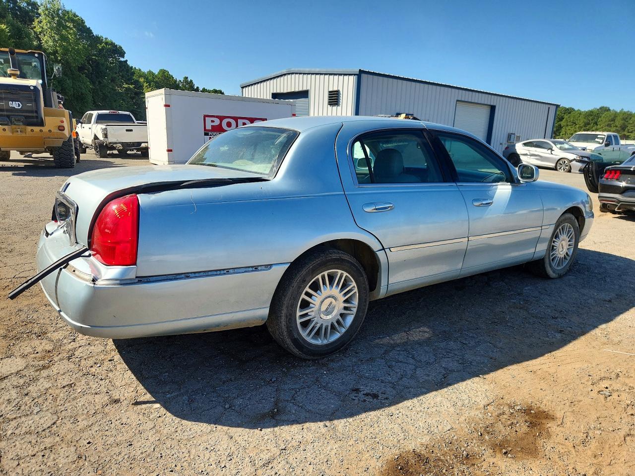 2008 Lincoln Town Car Signature Limited - Фото 3