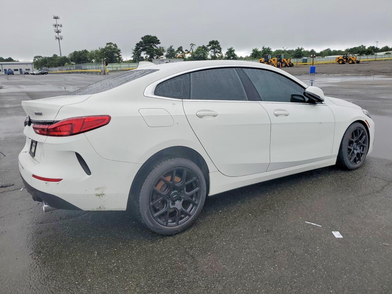 2021 BMW 228Xi - Фото 3