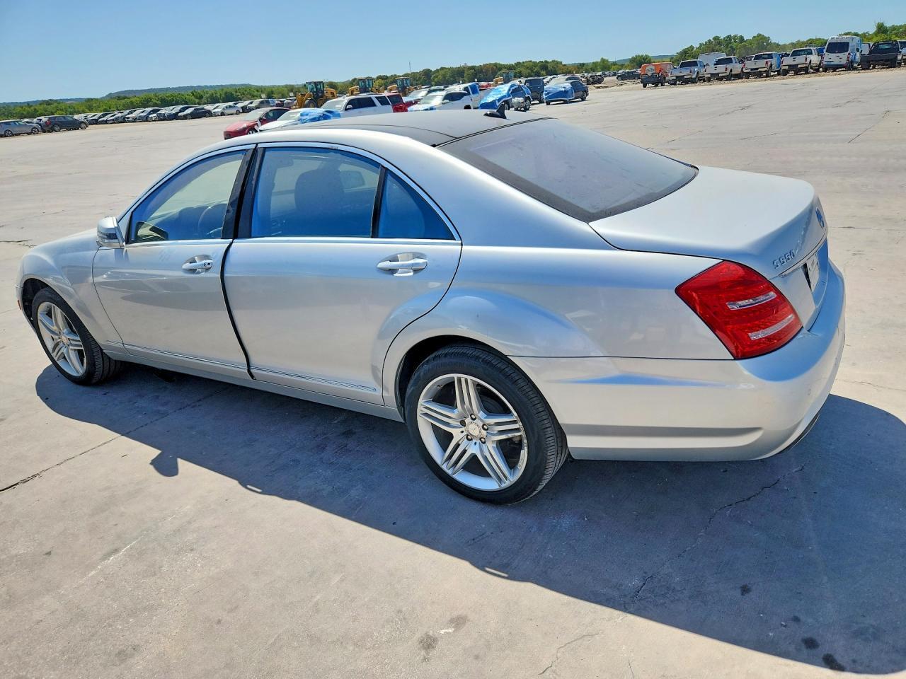 2013 Mercedes-Benz S 550 - Image 2