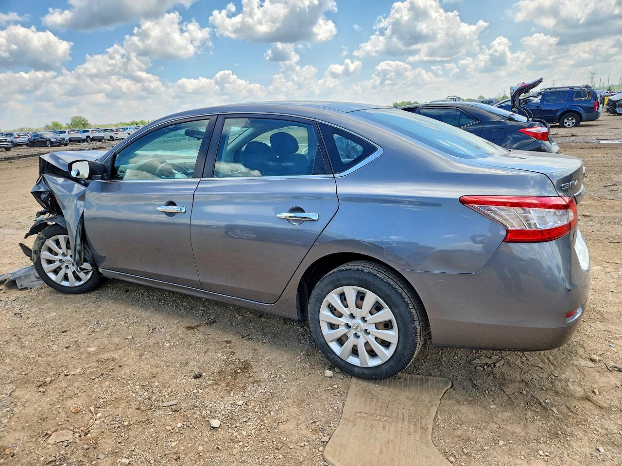 2015 Nissan Sentra S - Фото 2