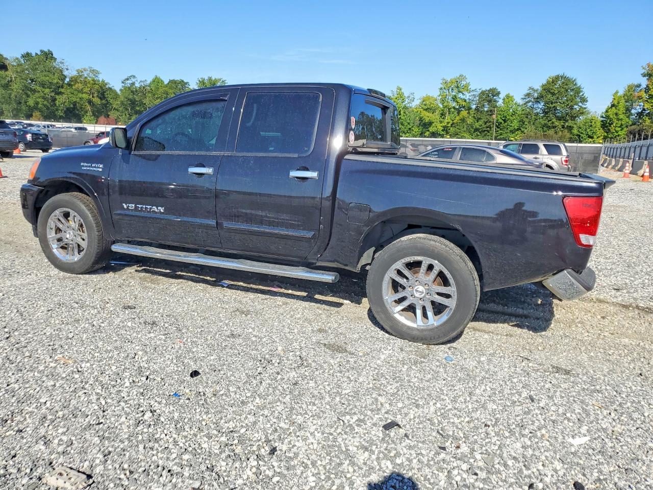 2014 Nissan Titan Sl - Image 2