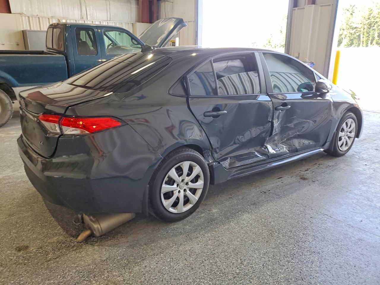 2025 Toyota Corolla Le - Фото 3