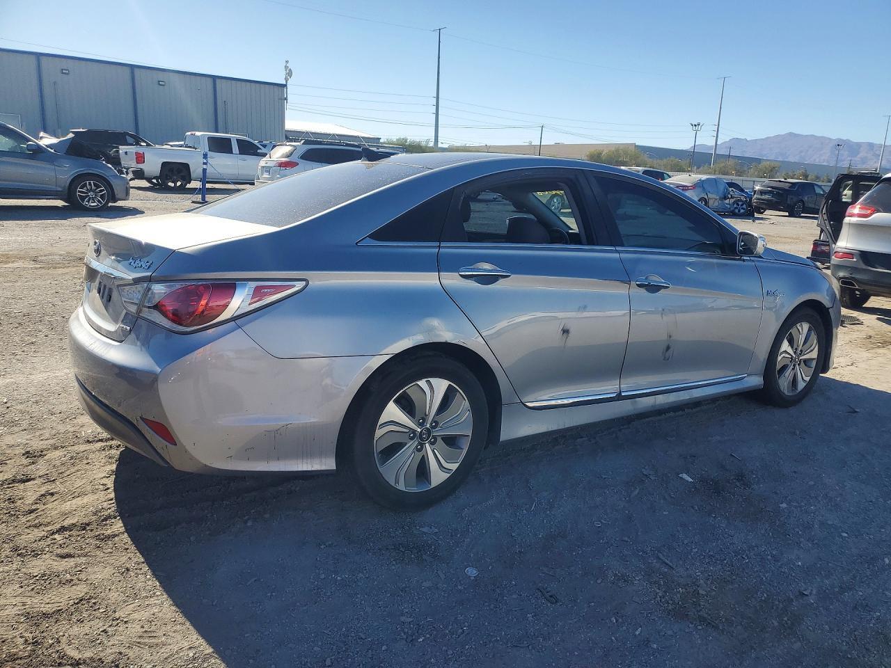 2015 Hyundai Sonata - Image 3