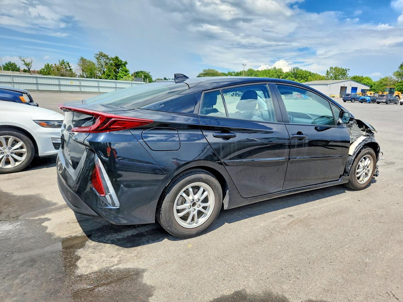 2021 Toyota Prius Prime Le - Image 3