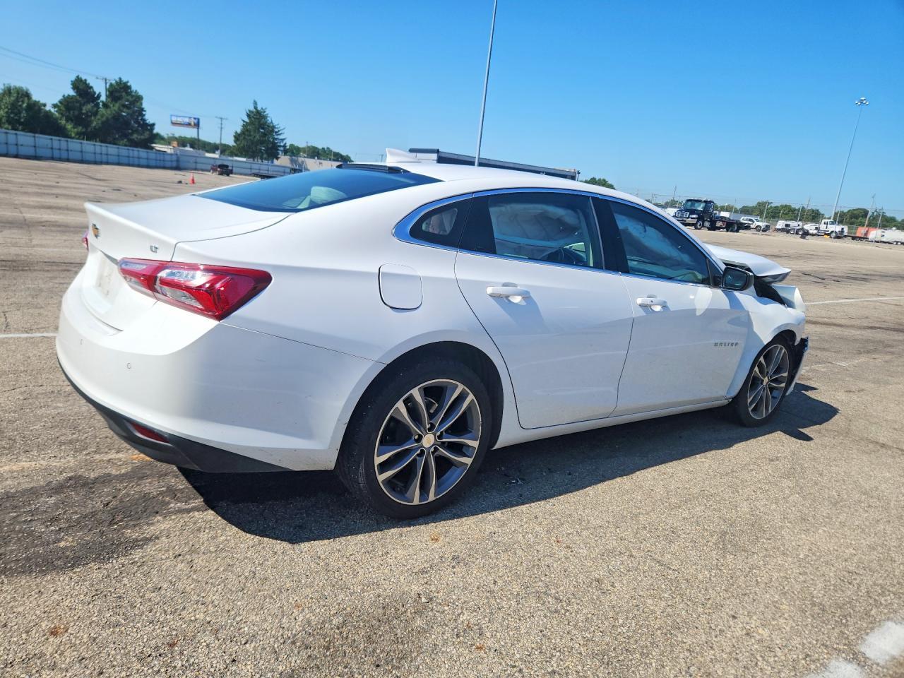 2024 Chevrolet Malibu Premier - Фото 3