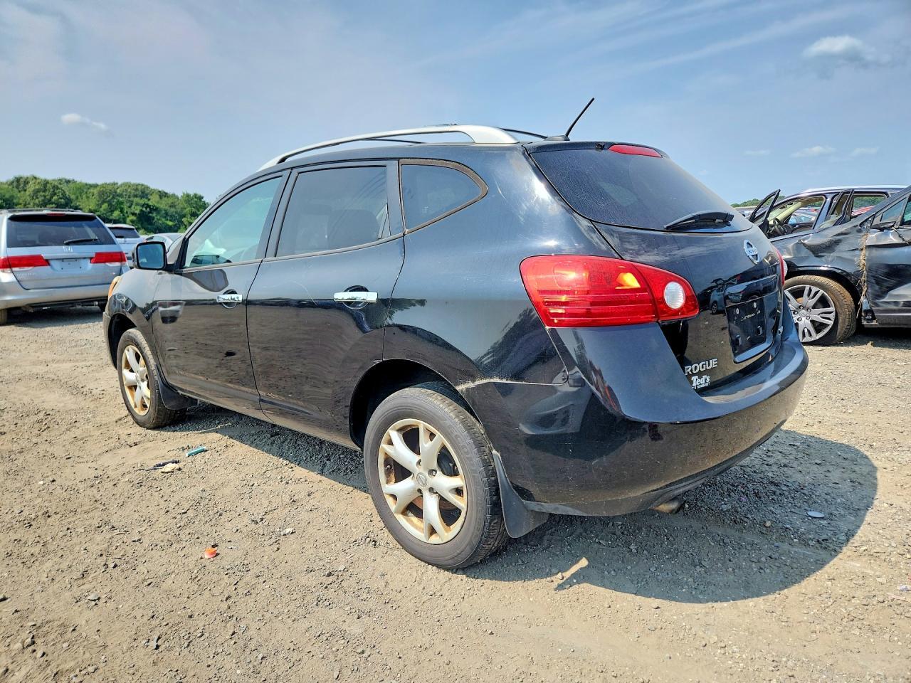 2010 Nissan Rogue S - Image 2