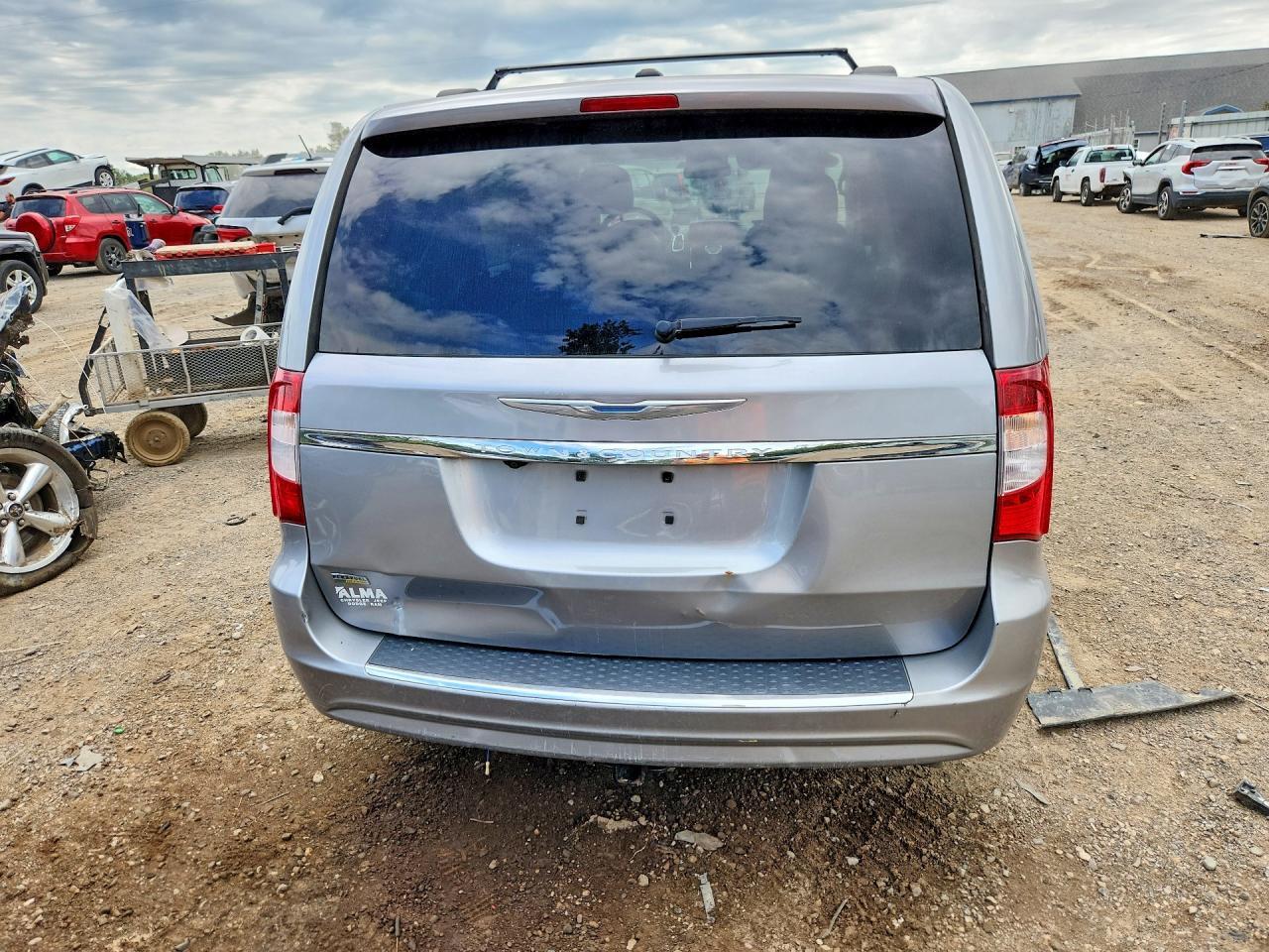 2016 Chrysler Town & Country Touring - Image 6