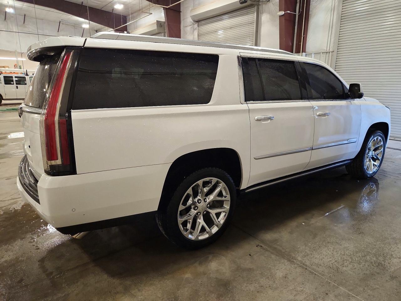 2020 Cadillac Escalade Esv Platinum - Image 3