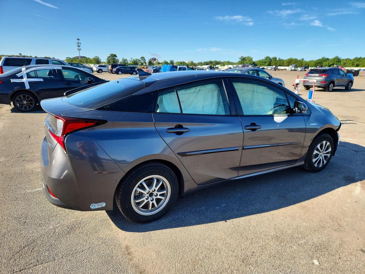 2019 Toyota Prius Le Awd-E - Image 3