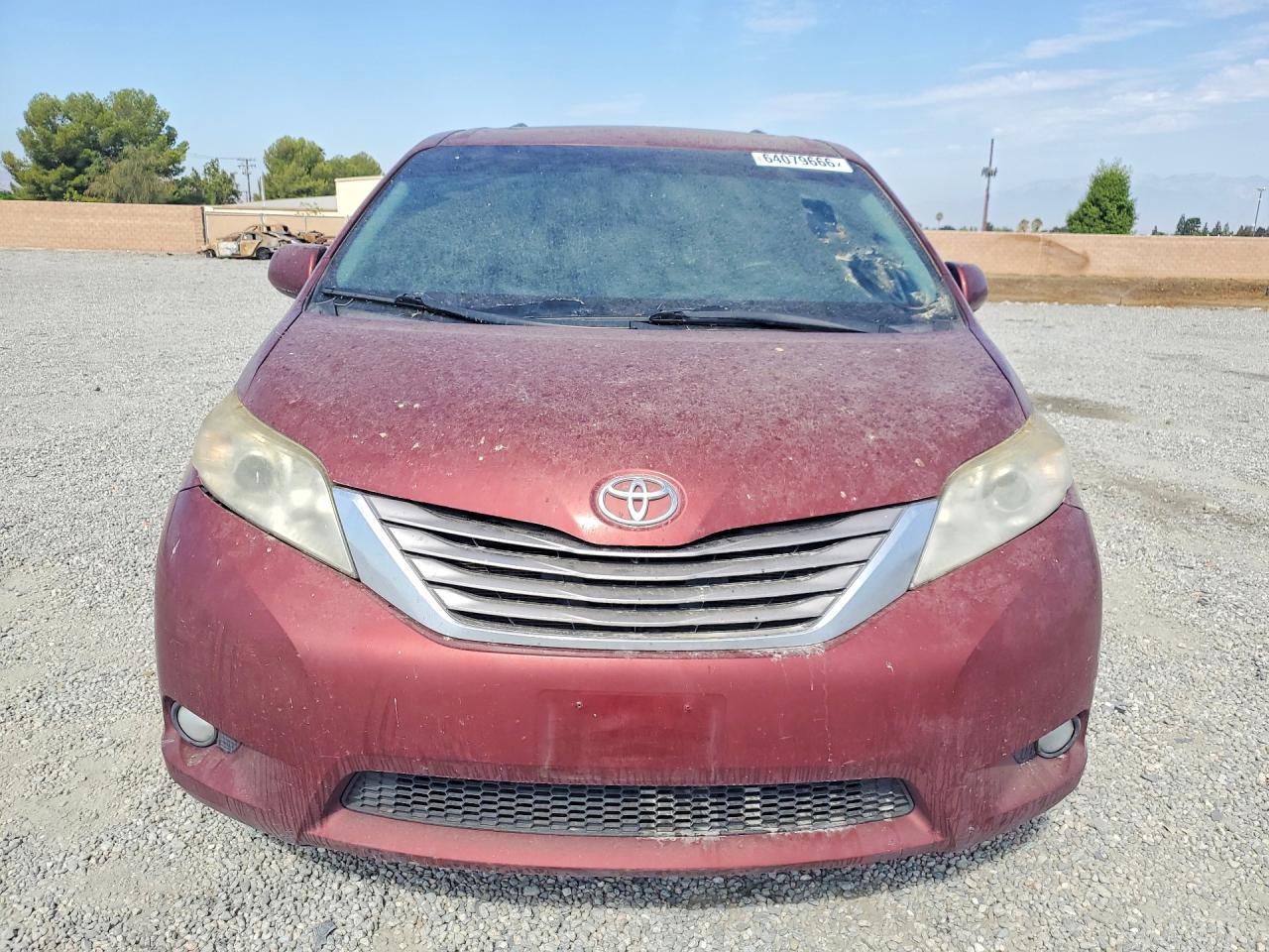 2016 Toyota Sienna Xle Premium 8-Passenger - Image 5
