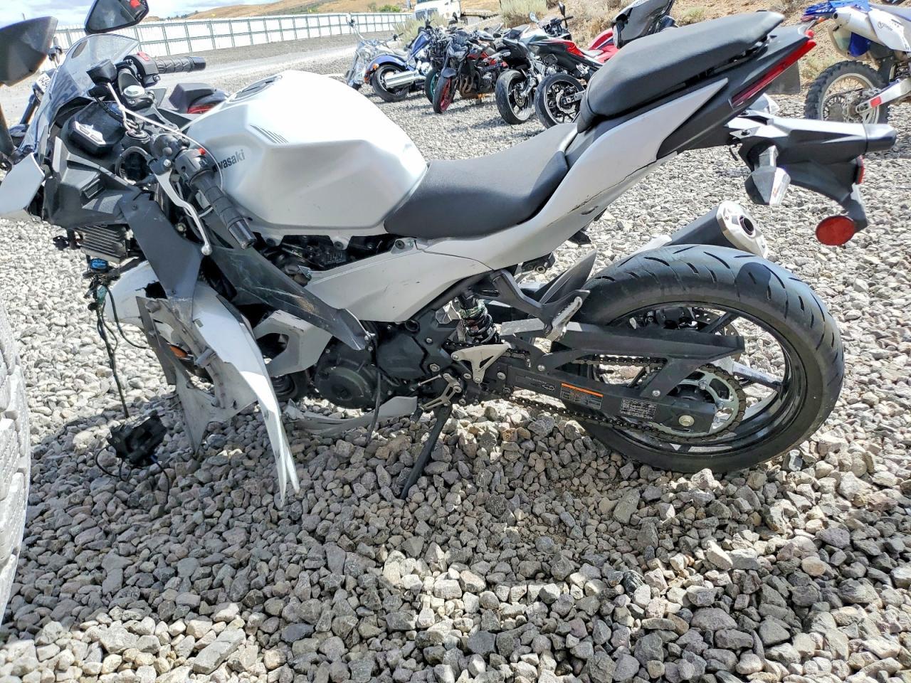 2025 Kawasaki Ex500 - Image 3